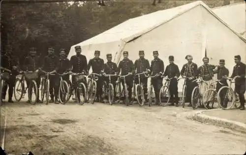 Foto Ak Französische Soldaten mit Fahrrädern, Zuaven