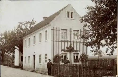 Foto Ak Dresden Pillnitz, Wohnhaus, Anwohner