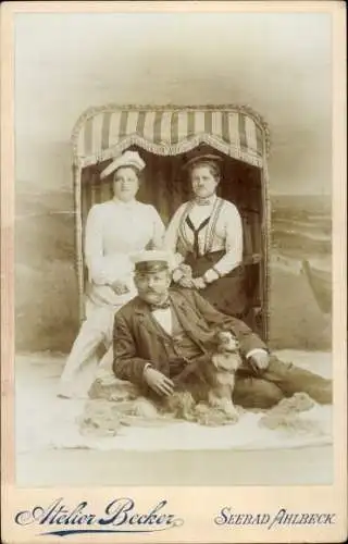 Kabinett Foto Ostseebad Ahlbeck auf Usedom, Personen und Hund am Strandkorb