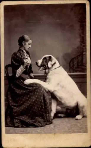 Kabinett Foto Dame mit großem Hund, Bernhardiner, Portrait