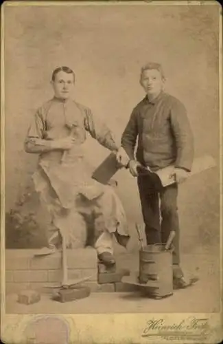 Kabinett Foto Greiz in Thüringen, Zwei Handwerker, Maurer und Geselle, Portrait 1892