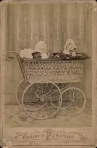 Kabinett Foto Berlin, Zwei Kinder im Kinderwagen, Babys, um 1870