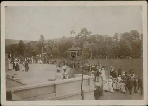 Foto Bad Salzuflen in Lippe, Jahrmarkt am Gradierwerk, Menschengruppe