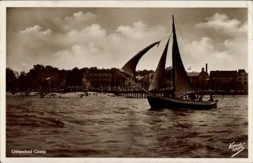 Ak Selenogradsk Ostseebad Cranz Ostpreußen, Teilansicht, Segelboot, Strandpartie