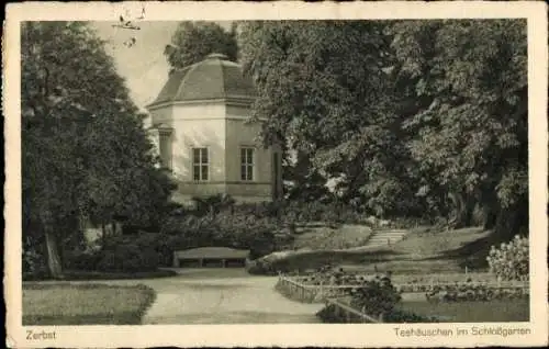 Ak Zerbst in Anhalt, Schlossgarten, Teehäuschen