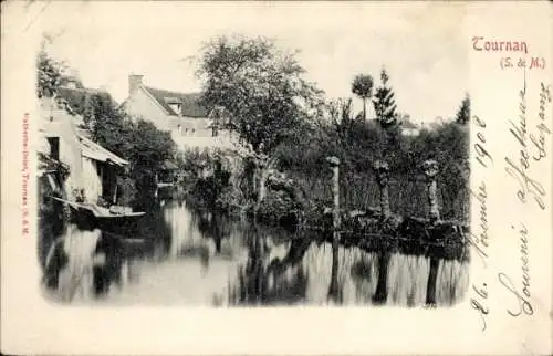 Ak Tournan Seine et Marne, Wasserpartie, Häuser