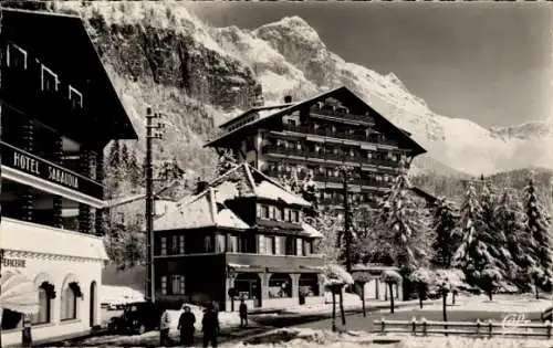 Ak Plateau d'Assy Haute Savoie, Place de la Poste und die Aiguille d'Ayere