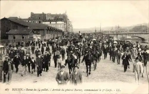 Ak Rouen Seine Maritime, Revue du 14 Juillet, Arrivee du general Burnez, commandant le 3 Corps