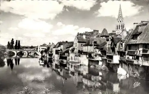 Ak Argenton sur Creuse Indre, Vieilles, Galeries au bord de la Creuse