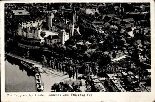 Ak Bernburg an der Saale, Schloss, Fliegeraufnahme