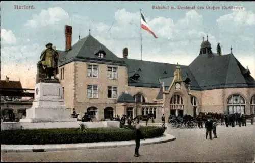 Ak Herford in Westfalen, Bahnhof mit Denkmal des Großen Kurfürsten