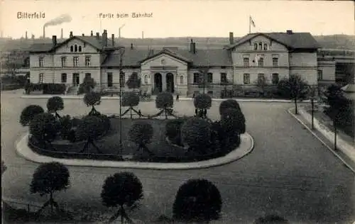 Ak Bitterfeld in Sachsen Anhalt, am Bahnhof