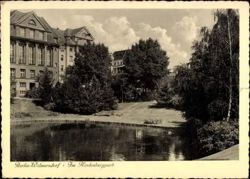 Ak Berlin Wilmersdorf, Im Hindenburgpark, Teich, Bäume, Häuser