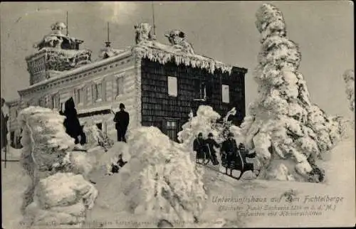 Ak Oberwiesenthal im Erzgebirge, Fichtelberg, Unterkunftshaus, Winter