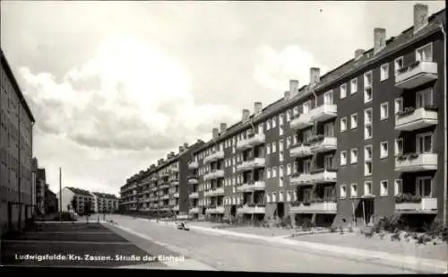 Ak Ludwigsfelde im Kreis Teltow Fläming, Straße der Einheit, Wohngebäude