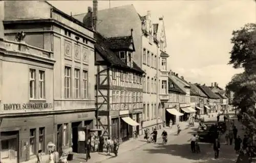 Ak Salzwedel in der Altmark, Straße der Freundschaft, Hotel Schwarzer Adler