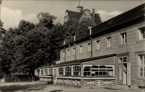 Ak Pretzsch an der Elbe Bad Schmiedeberg, Klubhaus im Kurgarten