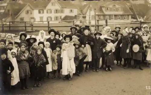 Foto Ak Karneval, Fasching, Kinder in Kostümen