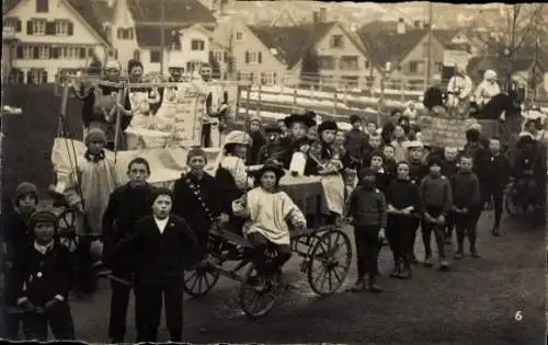 Foto Ak Karneval, Fasching, Kinder in Kostümen