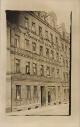 Foto Ak Berlin Kreuzberg, Wohnhaus Ritterstraße, Anwohner an den Fenstern