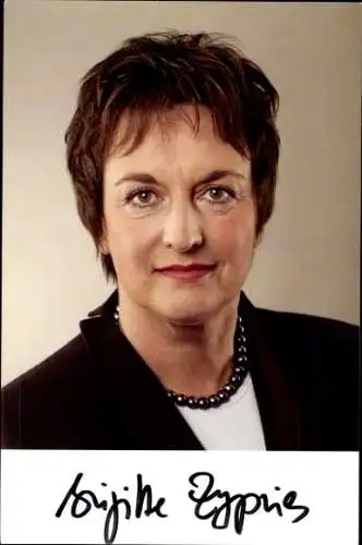 Foto Portrait Politikerin Brigitte Zypries, Bundesministerin der Justiz, Autogramm