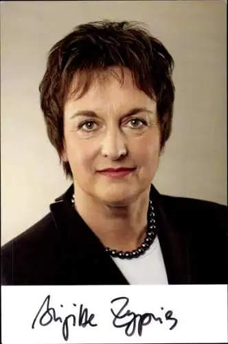 Foto Portrait Politikerin Brigitte Zypries, Bundesministerin der Justiz, Autogramm