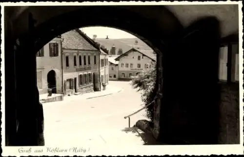 Ak Kößlarn im Landkreis Passau, Teilansicht, Blick durch Torbogen