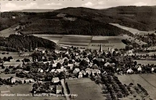 Ak Stockum Sundern im Sauerland, Luftbild, Panorama