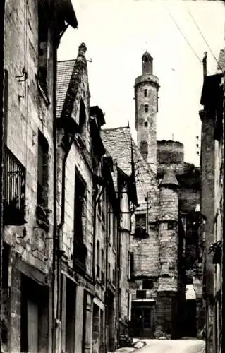 Ak Chinon Indre et Loire, Le Grand Carroi, Rue Voltaire, Tour de l'Horloge