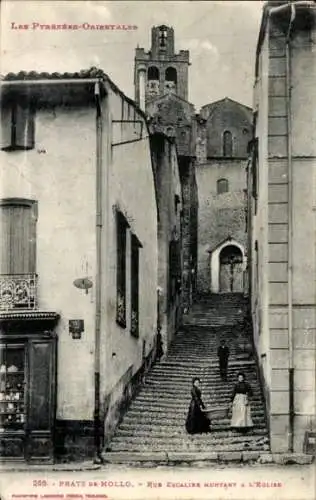 Ak Prats de Mollo Pyrénées Orientales, Rue escalier montant a l'Eglise