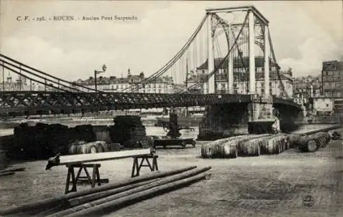 Ak Rouen Seine Maritime, Alte Hängebrücke, Fässer