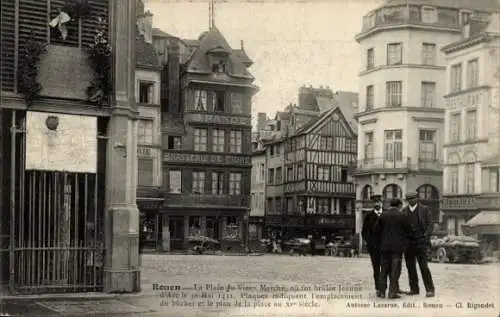 Ak Rouen Seine Maritime, La Place du Vieux Marche, Plaketten