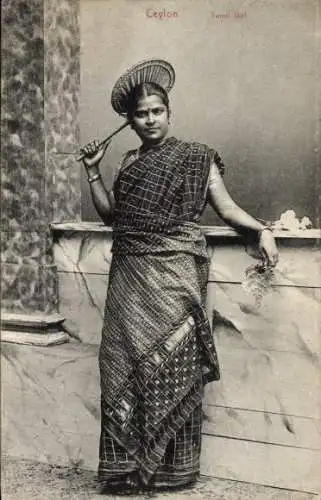 Ak Indien, Inderin in Volkstracht, Fächer, Portrait