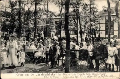 Ak Biederitz in Sachsen Anhalt, Waldschänke im Biederitzer Busch, Gäste