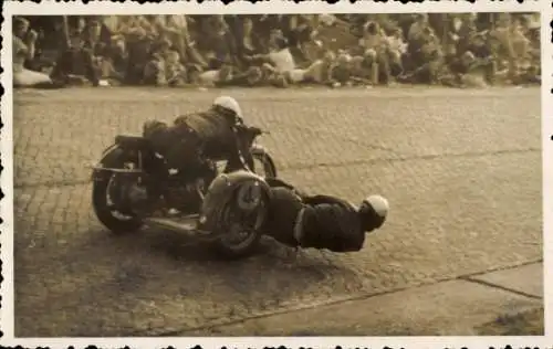 Foto Foto Motorradrennen, Hans Fräbel und Helmut Saal, BMW 750