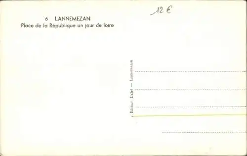 Ak Lannemezan Hautes Pyrénées, Place de la Republique un jour de loire