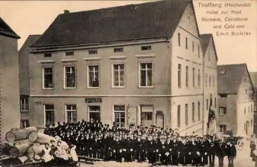 Ak Thalfang im Hunsrück, Hotel zur Post, Bäckerei, Gruppenaufnahme