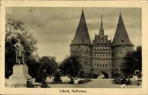 Ak Hansestadt Lübeck, Holstentor, Denkmal