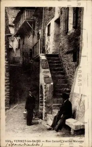 Ak Vernet les Bains Pyrénées Orientales, Rue Carnot, alte Häuser