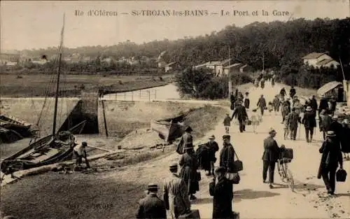 Ak Saint Trojan les Bains Ile d’Oléron Charente Maritime, Hafen, Bahnhof, Passanten