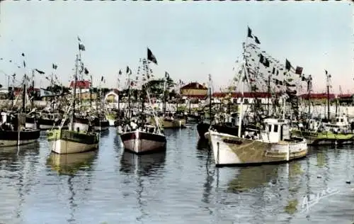 Ak La Cotinière Saint Pierre d'Oléron Charente Maritime, Bateaux pavoises le jour de la Fete