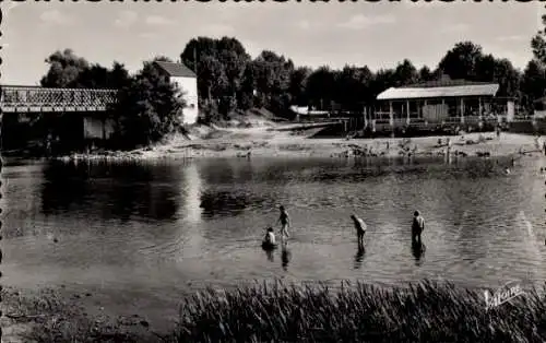 Ak Chabris Indre, Der Strand und die Brücke über den Cher
