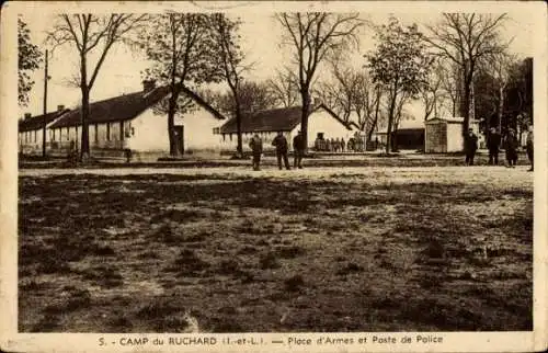 Ak Camp du Ruchard Indre et Loire, Place d’Armes und Paste de Police