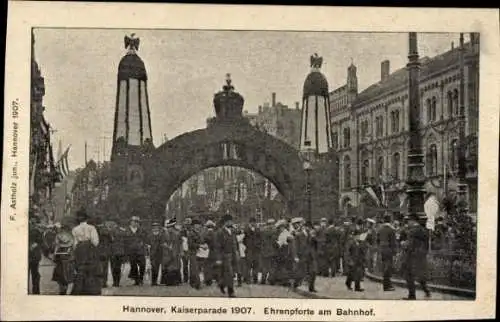 Ak Hannover in Niedersachsen, Kaiserparade 1907, Ehrenpforte am Bahnhof