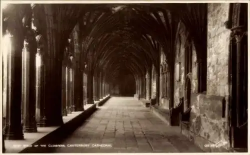 Ak Canterbury Kent England, Kathedrale, East Walk of the Closters