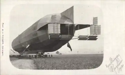 Foto Ak Pforzheim im Schwarzwald, Zeppelin auf einem Feld, Pfingsten 1914