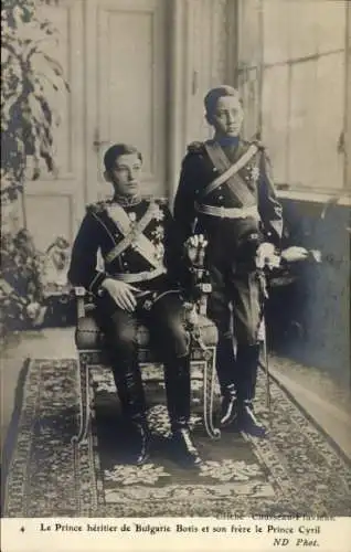 Ak Thronfolger Prinz Ferdinand und Prinz Kyrill von Bulgarien, Portrait in Uniformen