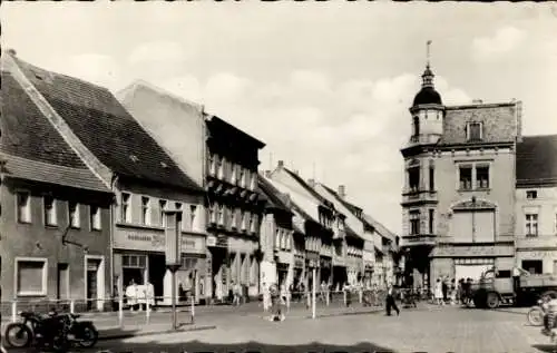 Ak Senftenberg in der Niederlausitz, Platz der Freundschaft, Geschäft Modewaren, Wäschehaus