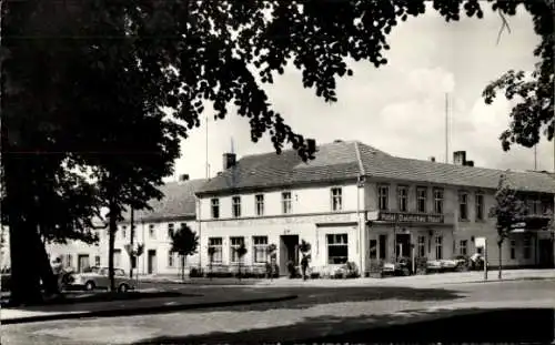 Ak Rheinsberg in der Mark, Hotel Deutsches Haus, Straßenpartie