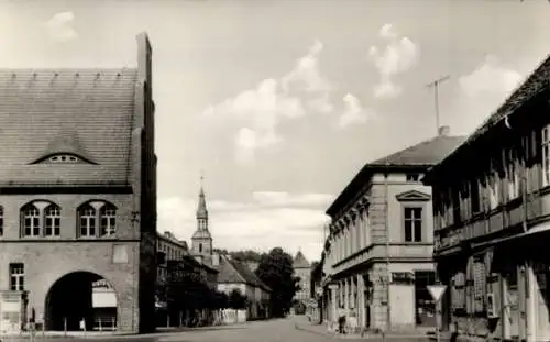 Ak Wittstock Dosse in der Prignitz, Karl Marx Straße, Glockenturm